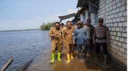 Pemerintah Kabupaten Pati berkomitmen untuk mengawal penanganan banjir rob di Desa Tunggulsari, Kecamatan Tayu.
